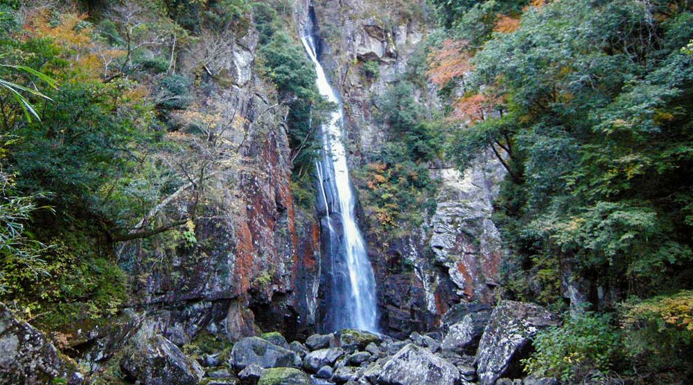 日本の滝百選「西椎屋の滝」